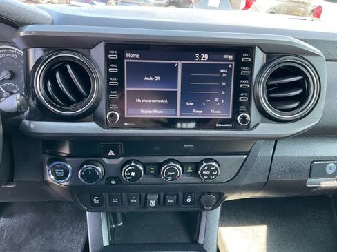 Used 2020 Toyota Tacoma TRD Off-Road w/ Technology Package AWD/4WD image 13