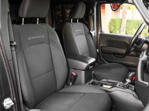 Used 2020 Jeep Wrangler Unlimited Sahara image 36