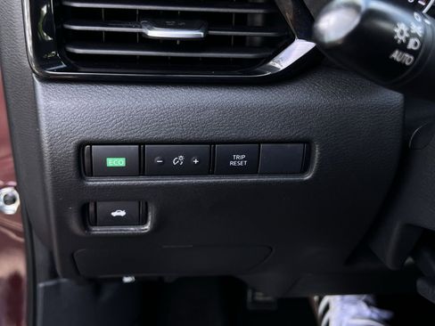 Used 2024 Nissan Sentra SV FWD image 35