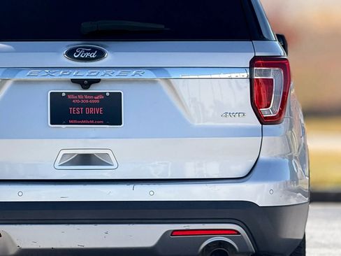 Used 2017 Ford Explorer XLT w/ Equipment Group 202A image 15