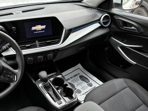 Used 2024 Chevrolet Trax LS w/ LS Convenience Package image 10
