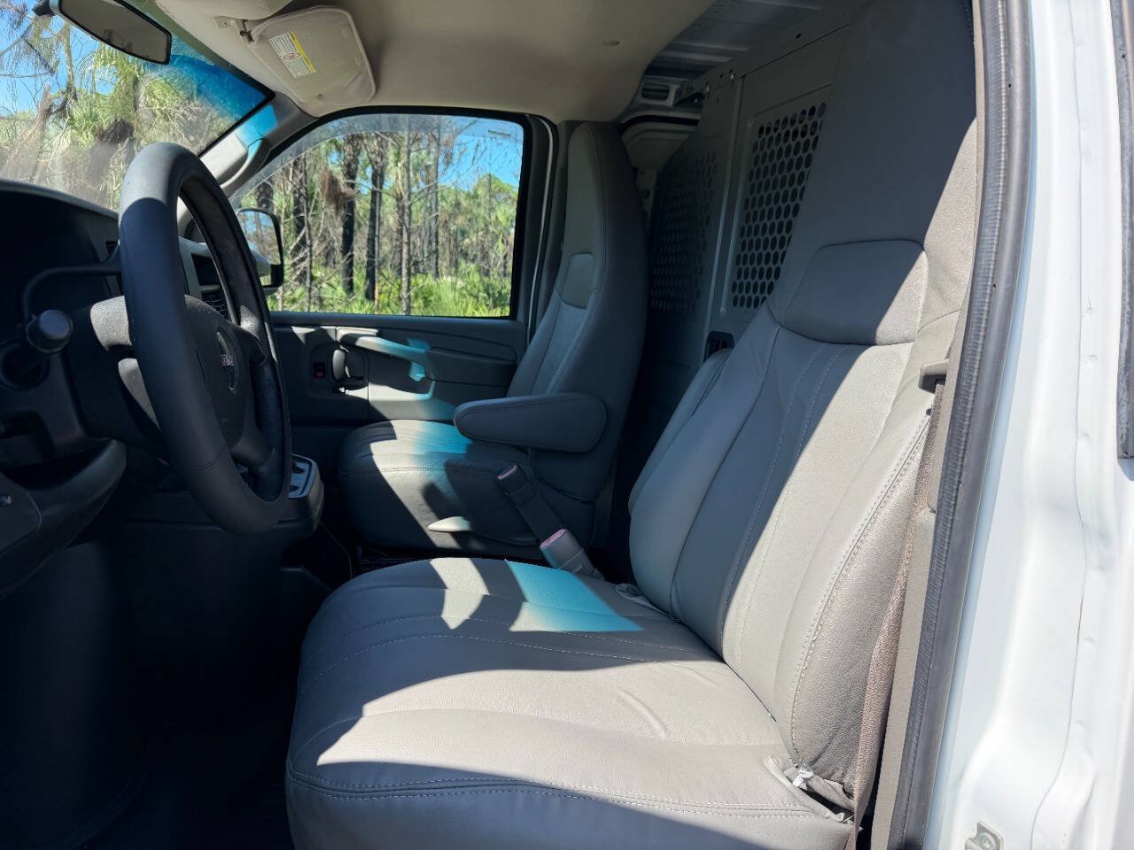 Used 2011 GMC Savana 2500 RWD image 12