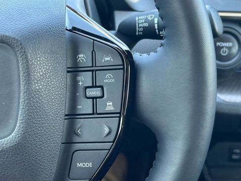 Used 2025 Toyota Prius XLE image 37