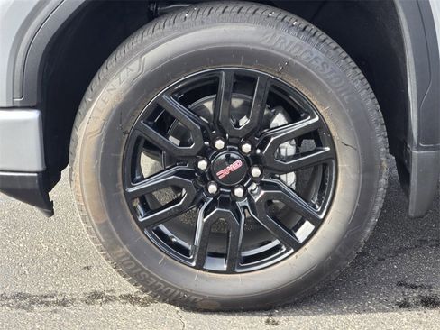 Used 2025 GMC Sierra 1500 Elevation image 7
