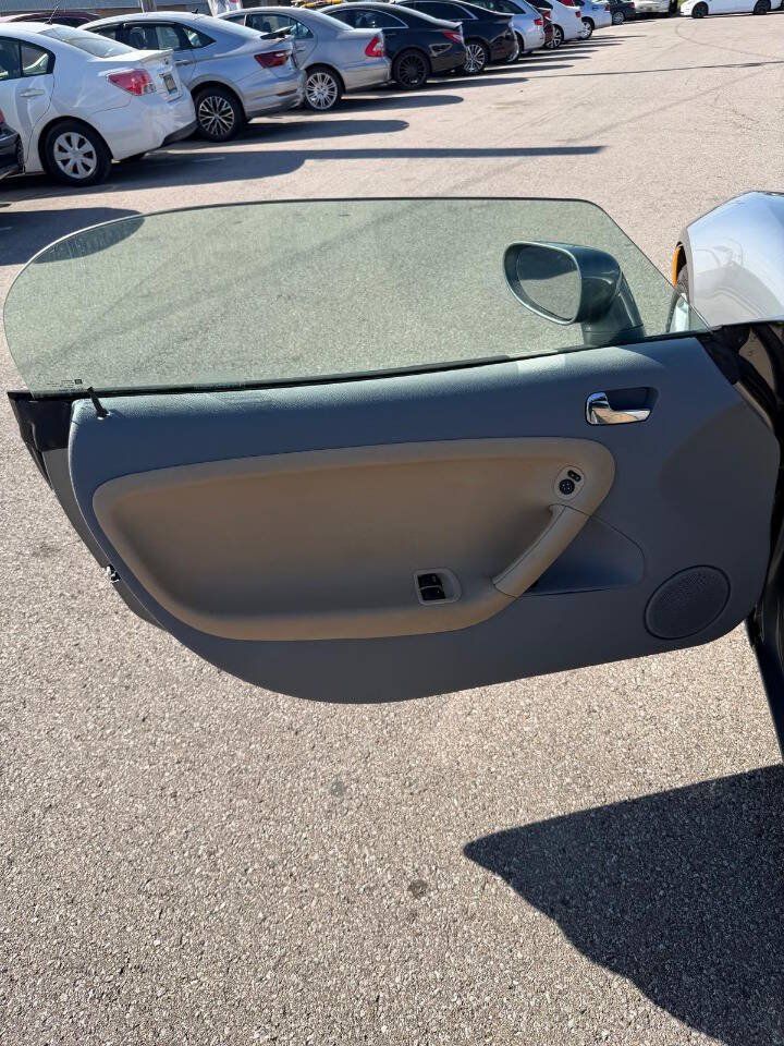 Used 2006 Pontiac Solstice Convertible w/ Premium Package RWD image 18