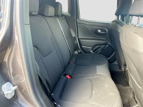 Used 2019 Jeep Renegade Altitude w/ Quick Order Package 2XM image 27