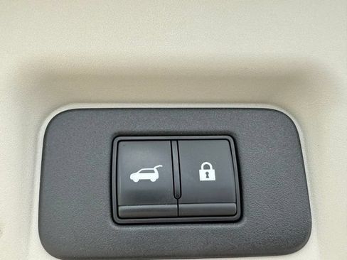 Used 2023 Nissan Ariya AWD/4WD image 18