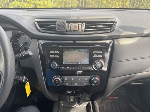 Used 2017 Nissan Rogue S image 23