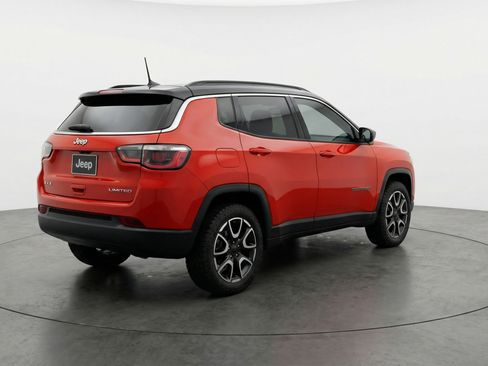 Used 2025 Jeep Compass Trailhawk AWD/4WD image 9