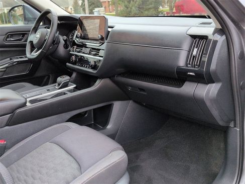 Used 2024 Nissan Pathfinder SV w/ SV Premium Package image 22