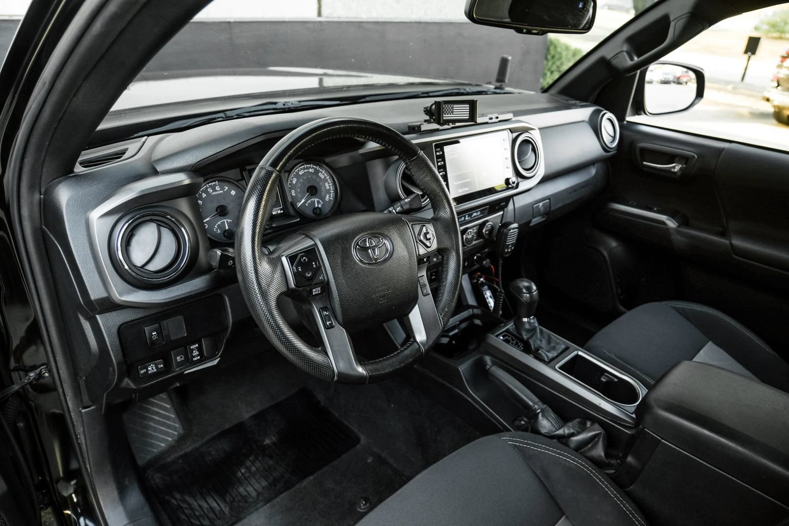 Used 2021 Toyota Tacoma TRD Off-Road w/ Technology Package AWD/4WD image 2