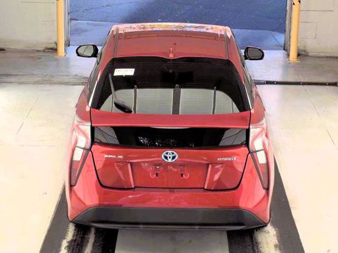 Used 2016 Toyota Prius Three Touring image 4