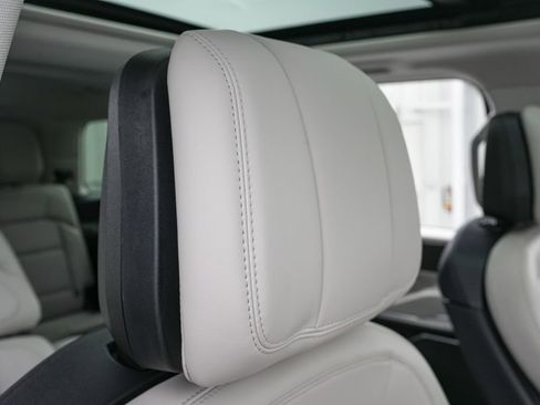 Used 2025 Lincoln Navigator Reserve image 38