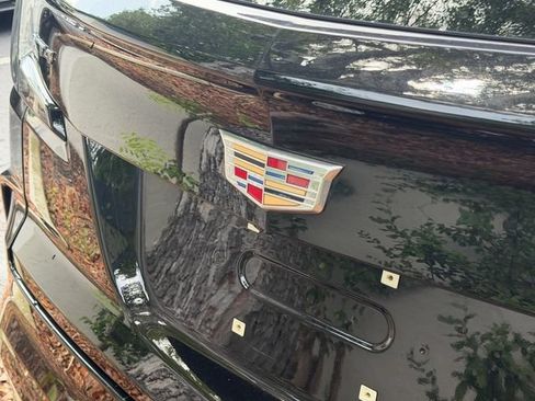 Used 2025 Cadillac XT4 Sport FWD image 11