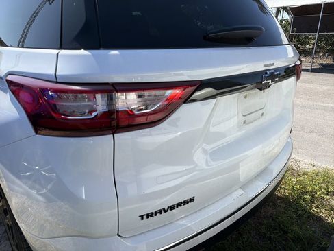 Used 2019 Chevrolet Traverse Premier w/ LPO, Blackout Package FWD image 9
