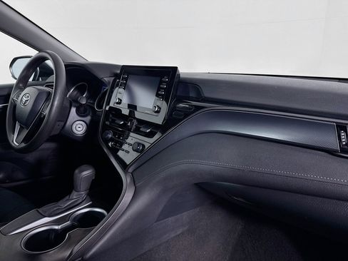 Used 2021 Toyota Camry LE image 28