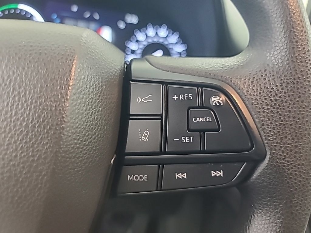 Used 2025 Toyota Sienna LE FWD image 34