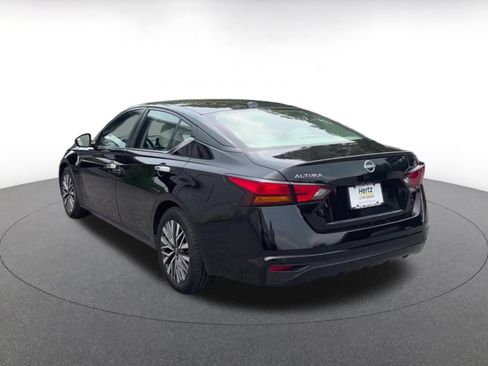Used 2025 Nissan Altima 2.5 SV FWD image 10