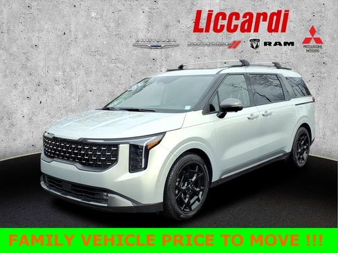 Used 2025 Kia Carnival SX Prestige image 3