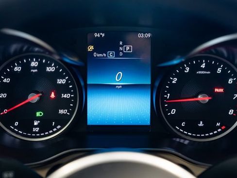Used 2021 Mercedes-Benz GLC 300 4MATIC image 17