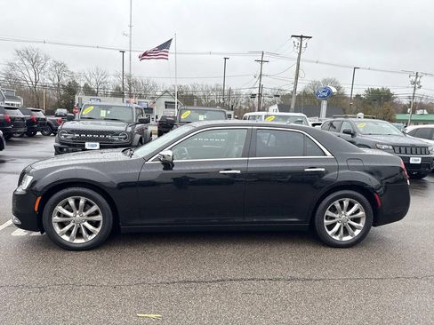Used 2016 Chrysler 300 C image 2