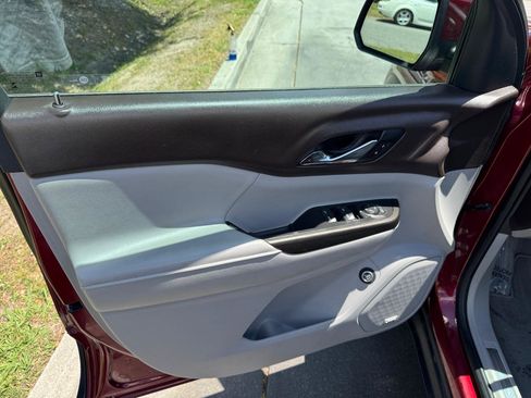 Used 2018 GMC Acadia SLT FWD image 9