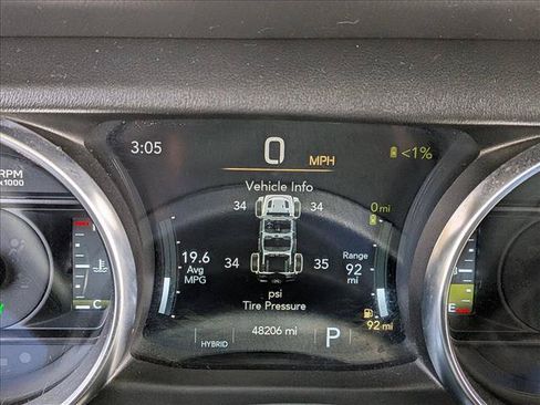 Used 2023 Jeep Wrangler Unlimited Sahara w/ Cold Weather Group AWD/4WD image 17