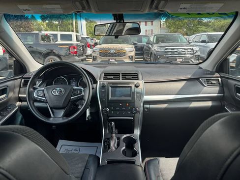 Used 2017 Toyota Camry SE FWD image 18