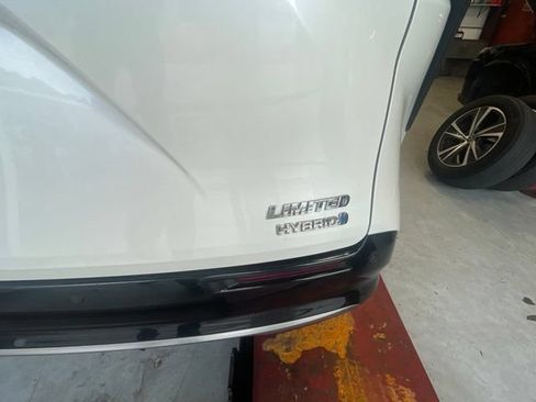 Used 2021 Toyota Sienna Limited FWD image 10