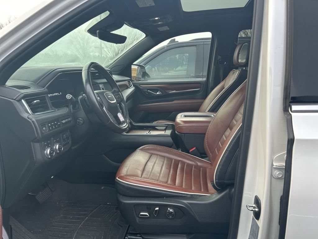 Used 2023 GMC Yukon XL Denali Ultimate AWD/4WD image 39