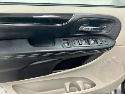 Used 2019 Dodge Grand Caravan SXT FWD image 20