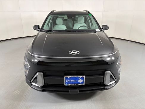 Used 2025 Hyundai Kona SEL FWD image 3