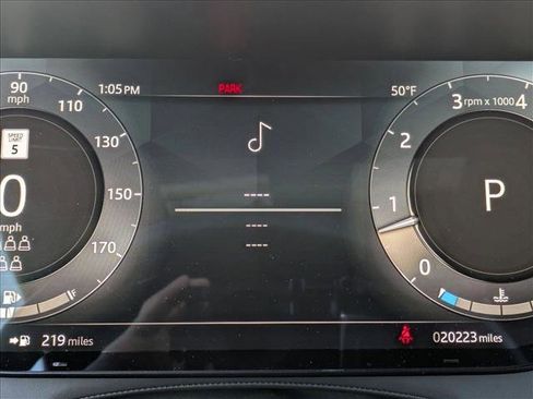 Used 2023 Land Rover Range Rover Long Wheelbase SE image 10