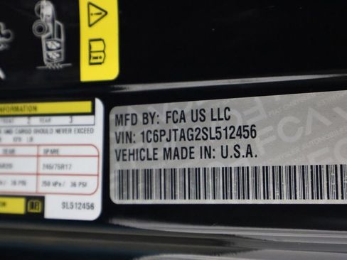Used 2025 Jeep Gladiator Mojave AWD/4WD image 39