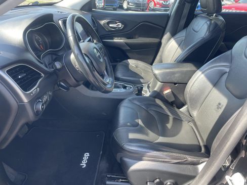 Used 2019 Jeep Cherokee Limited w/ Technology Group AWD/4WD image 5