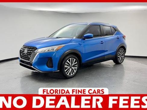 Used 2022 Nissan Kicks SV FWD image 1