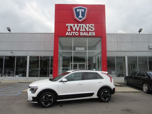 Used 2024 Kia Niro Wind FWD image 1