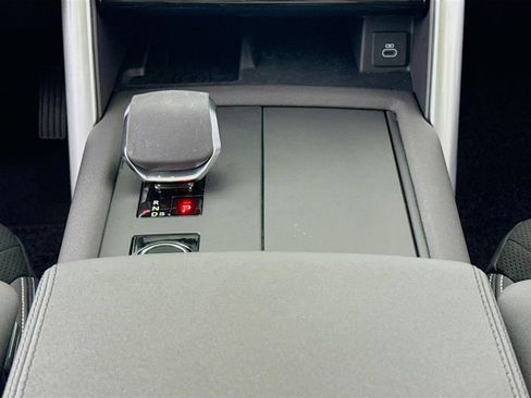 Used 2024 Land Rover Discovery S AWD/4WD image 12