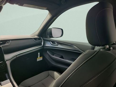 New 2025 Jeep Grand Cherokee L Laredo w/ Luxury Tech Group I image 12