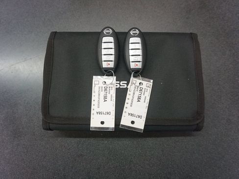 Used 2015 Nissan Murano Platinum w/ Platinum Technology Package AWD/4WD image 16