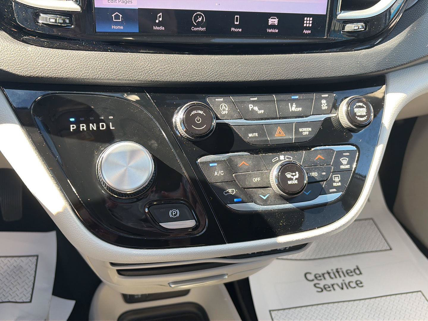Used 2024 Chrysler Pacifica Touring-L FWD image 22