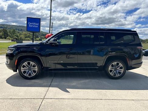 Used 2024 Jeep Wagoneer Series II w/ Flexible Seating Group image 7