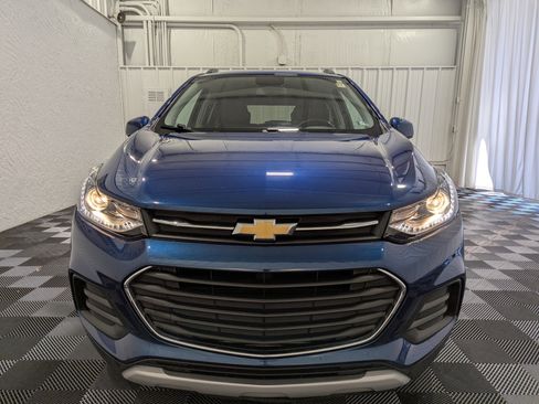 Used 2019 Chevrolet Trax LT w/ LT Convenience Package AWD/4WD image 3