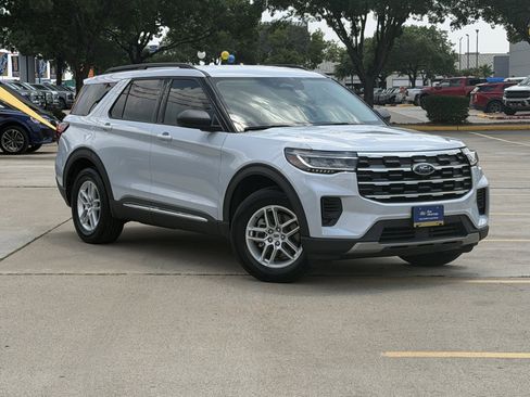 Certified 2025 Ford Explorer Active RWD image 1