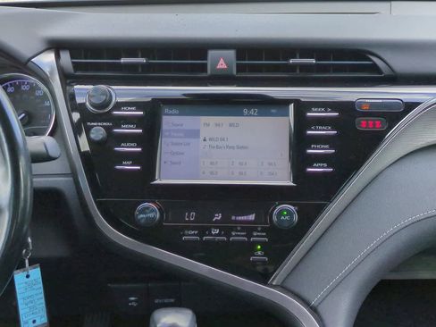 Used 2019 Toyota Camry SE FWD image 17