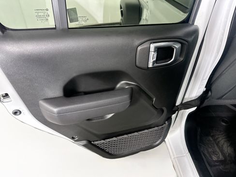 Used 2022 Jeep Wrangler Unlimited Sport AWD/4WD image 25
