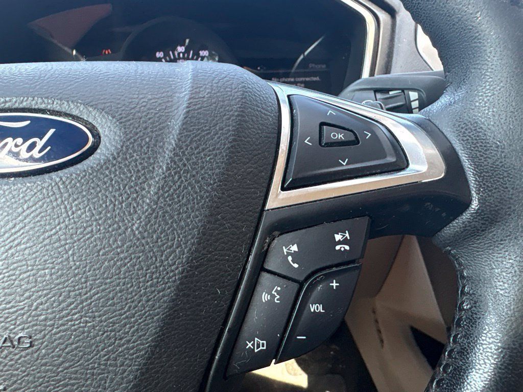 Used 2017 Ford Fusion SE w/ Fusion SE Technology Package FWD image 15
