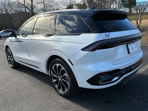 Used 2025 Lincoln Nautilus Reserve image 7