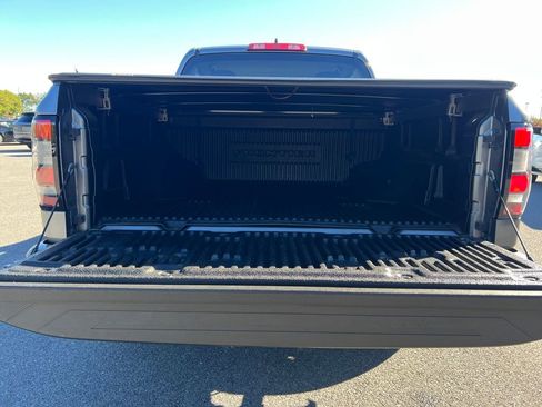Used 2023 Nissan Frontier SV image 16
