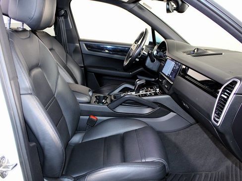 Used 2019 Porsche Cayenne E-Hybrid image 31